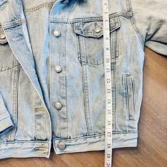 Gap Women’s Cropped Light Wash Denim Jacket, Size Small - Picture 10 of 13